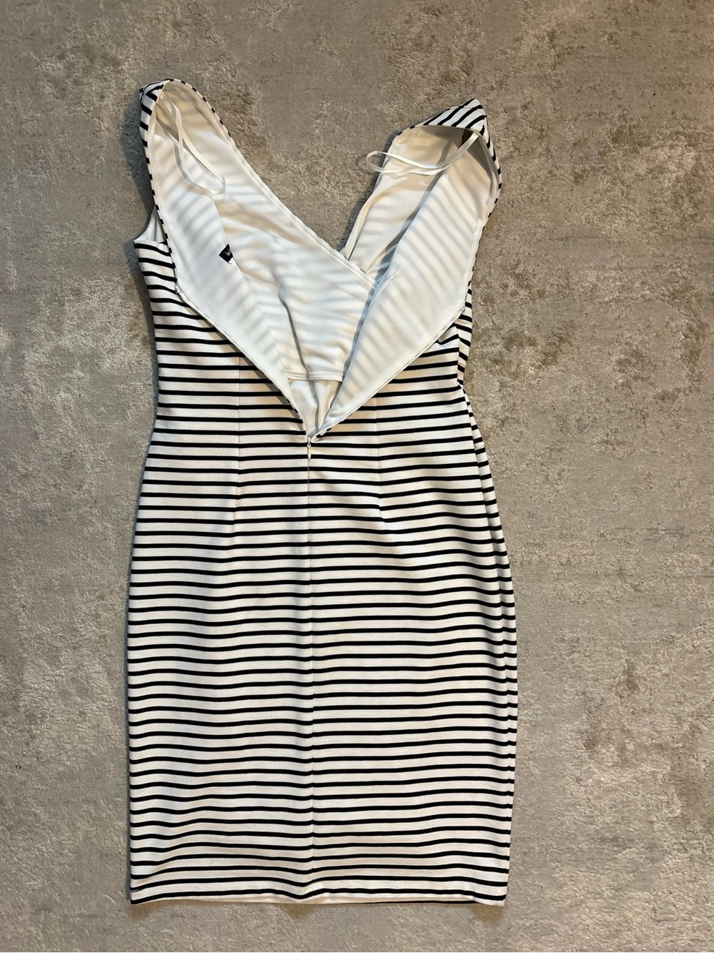 Le Chateau Black & White Striped Bodycon Sheath Dress with Ruching Size Xlarge - Picture 7 of 10